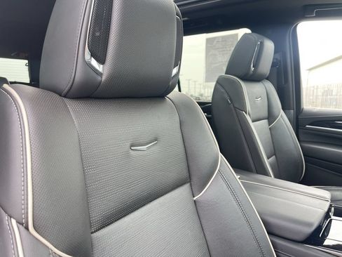 Used 2024 Cadillac Escalade Sport AWD/4WD image 36