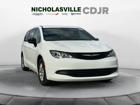 New 2025 Chrysler Voyager LX image 7