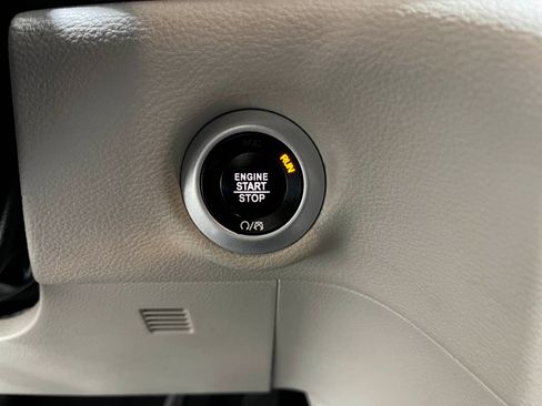 Used 2020 Chrysler Pacifica Limited FWD image 20