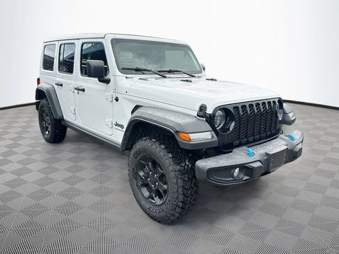 Used 2023 Jeep Wrangler Unlimited w/ Sun & Screen Package AWD/4WD image 4