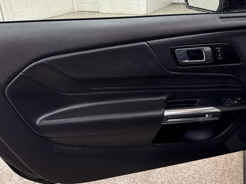 Used 2025 Ford Mustang Premium image 3