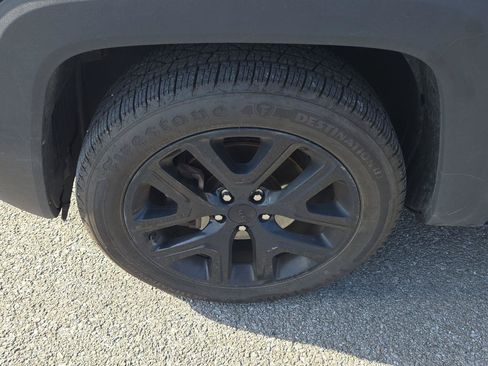 Used 2017 Jeep Renegade Altitude FWD image 12
