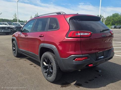 Used 2017 Jeep Cherokee Trailhawk AWD/4WD image 12