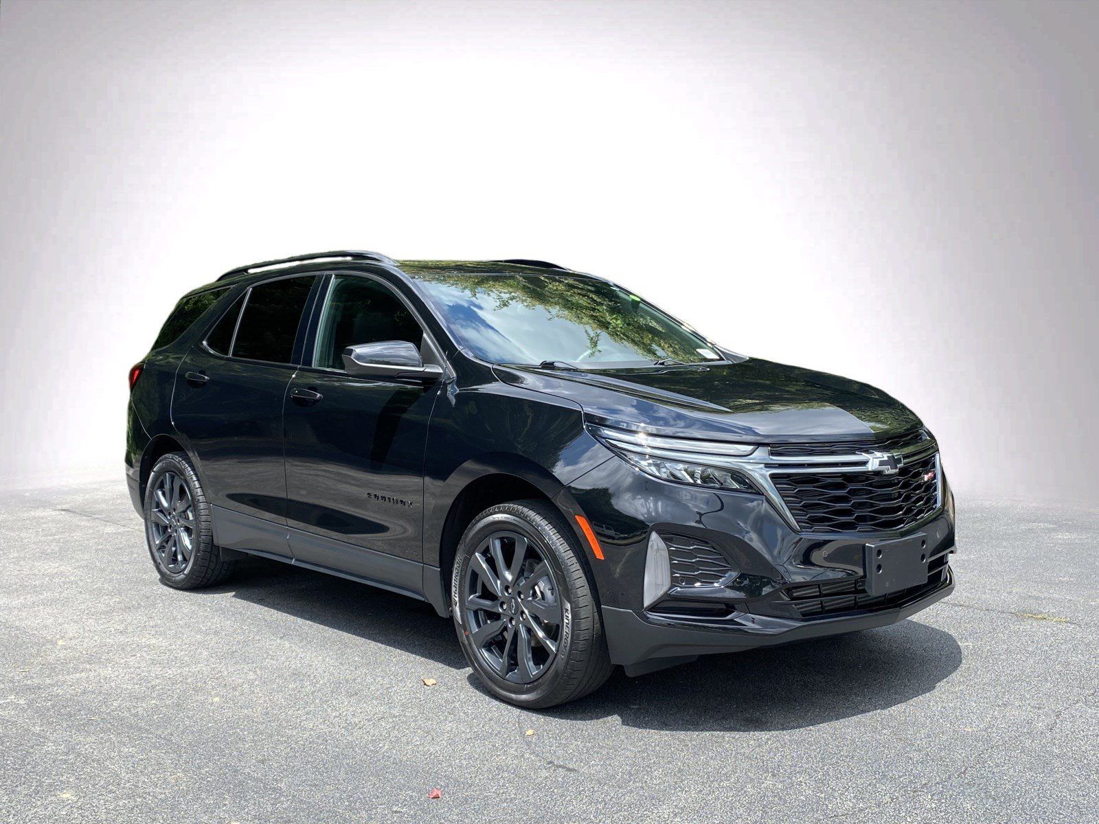 Used 2023 Chevrolet Equinox RS AWD/4WD image 2
