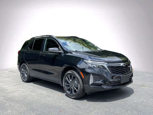 Used 2023 Chevrolet Equinox RS AWD/4WD image 2