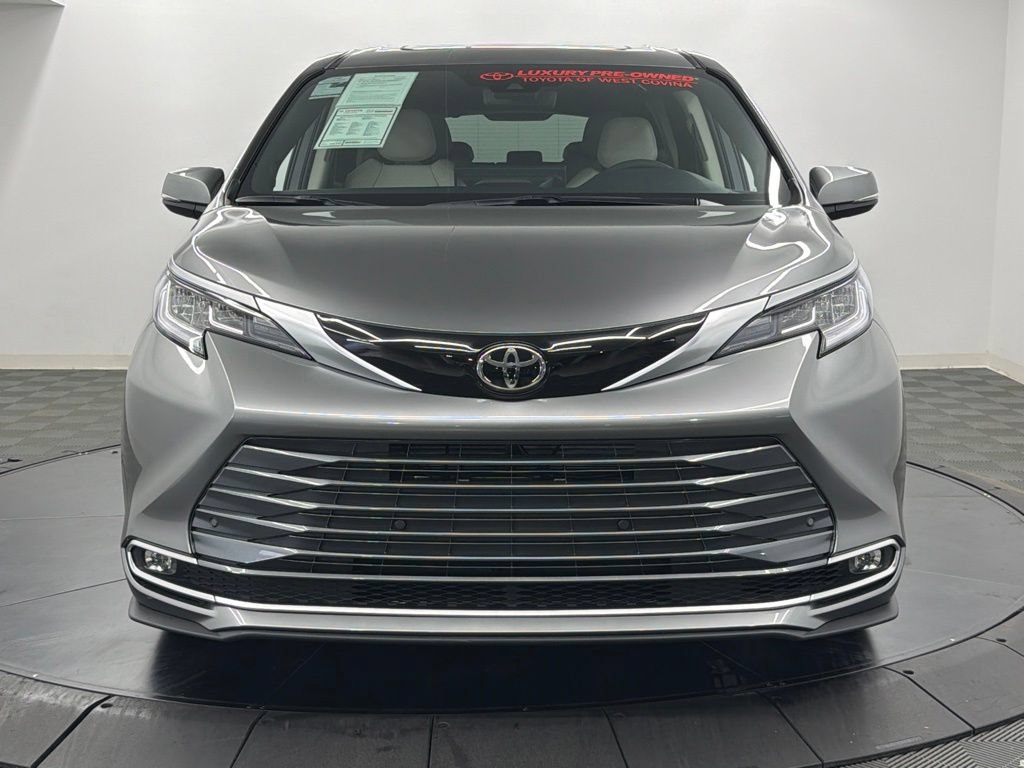 Used 2026 Toyota Sienna Limited FWD image 6