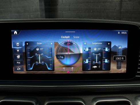 Used 2025 Mercedes-Benz GLE 580 4MATIC w/ Driver Assistance Package image 58