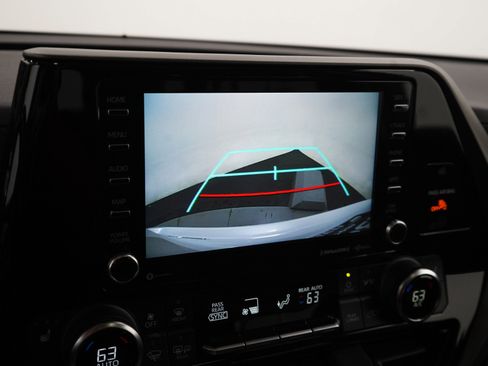 Used 2022 Toyota Highlander XLE image 23