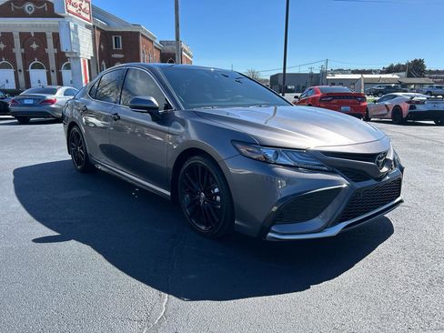 Used 2024 Toyota Camry XSE w/ Navigation Package image 3