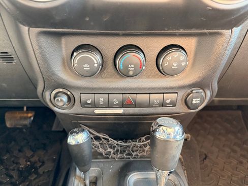 Used 2014 Jeep Wrangler Unlimited Rubicon w/ Dual Top Group image 25