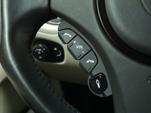 Used 2015 Aston Martin Vanquish Coupe image 11