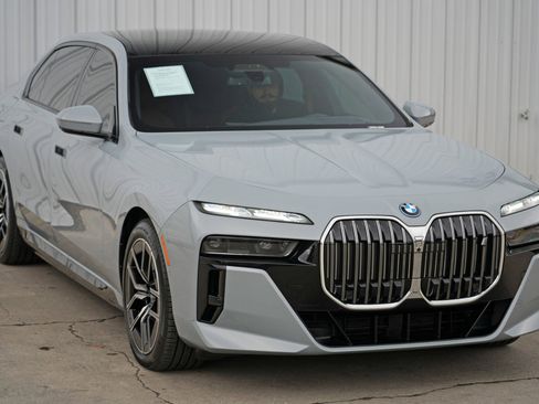 Used 2023 BMW i7 xDrive60 w/ Executive Package 2 image 64
