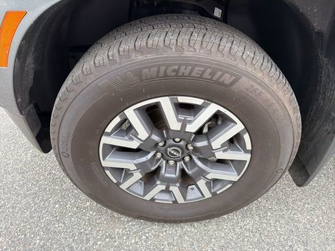 Used 2024 Nissan Frontier SL w/ Technology Package image 11