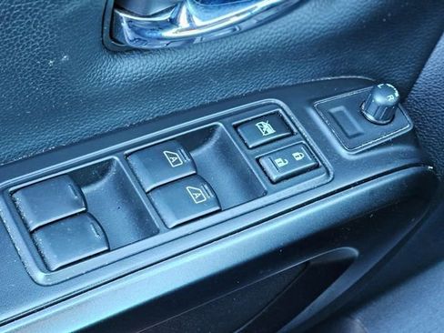 Certified 2024 Nissan Titan SV w/ SV Convenience Package image 21