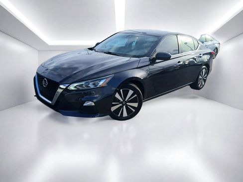 Used 2021 Nissan Altima 2.5 SV FWD image 2