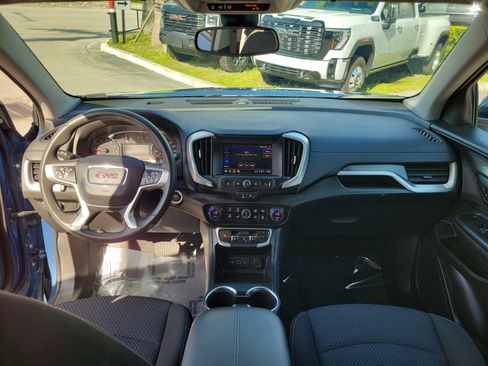 Used 2024 GMC Terrain SLE w/ Driver Convenience Package FWD image 14