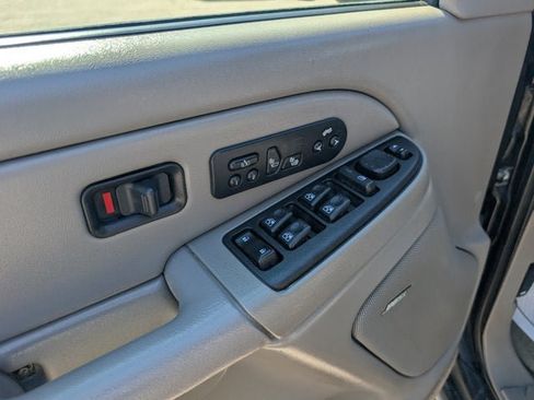 Used 2005 Chevrolet Tahoe Z71 w/ Preferred Equipment Group AWD/4WD image 10