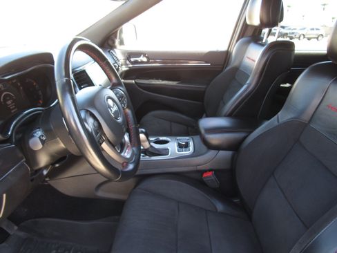 Used 2021 Jeep Grand Cherokee Trailhawk w/ Premium Lighting Group AWD/4WD image 16