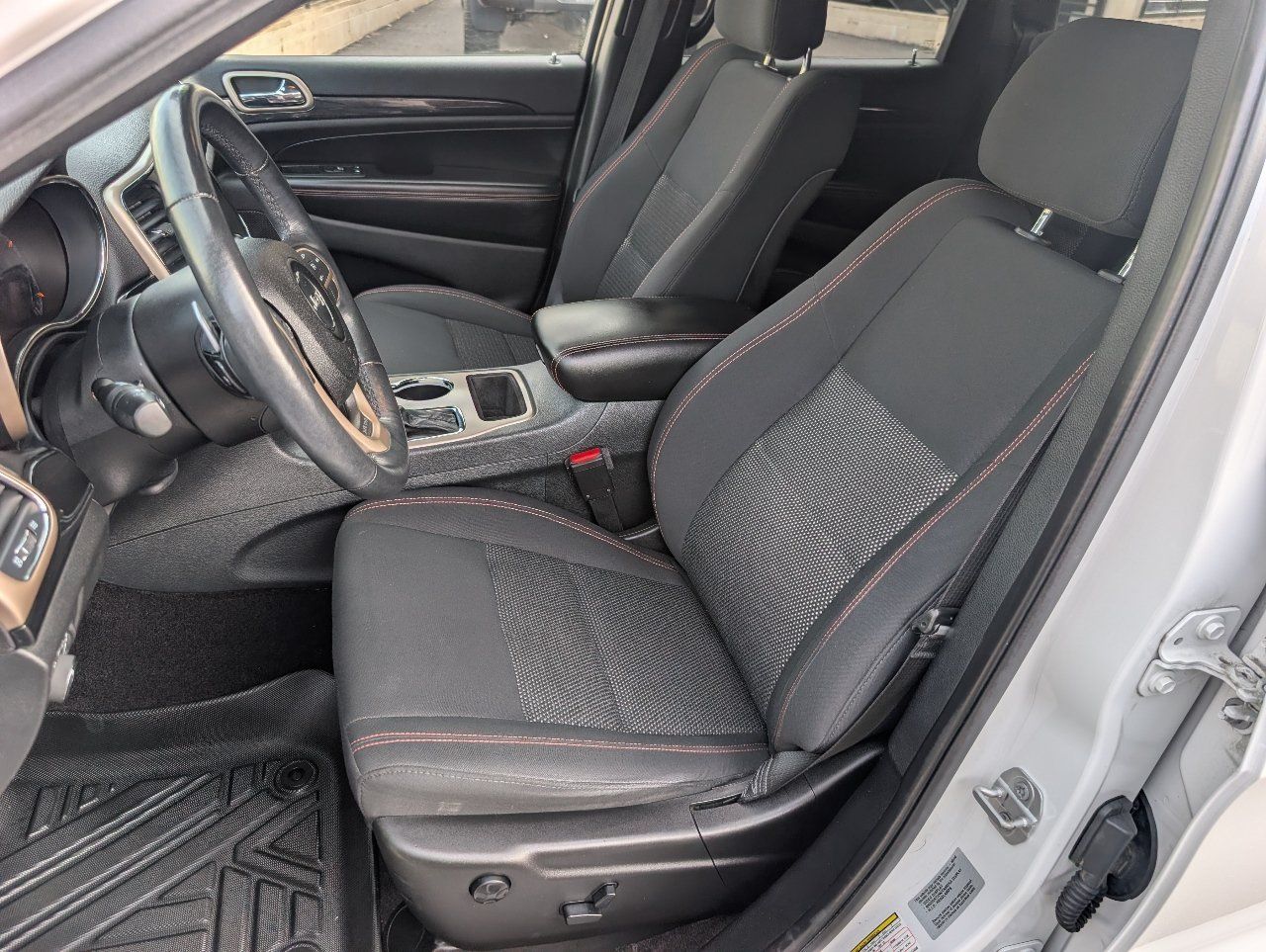 Used 2016 Jeep Grand Cherokee Laredo 75th Anniversary AWD/4WD image 2