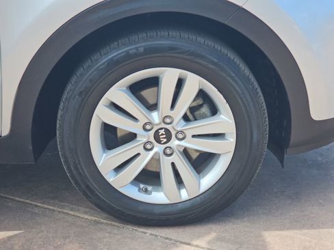 Used 2018 Kia Sportage LX FWD image 37
