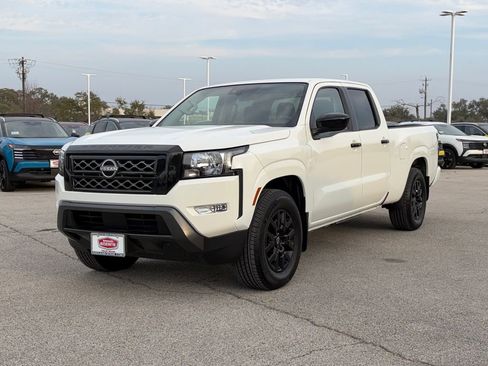 Used 2024 Nissan Frontier SV w/ Technology Package image 7