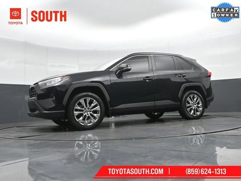 Used 2020 Toyota RAV4 XLE Premium image 44