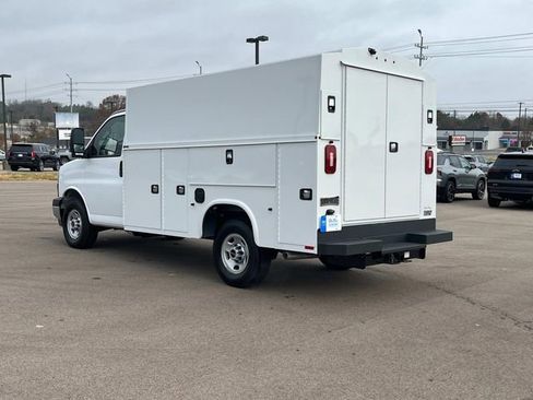 New 2025 GMC Savana 3500 w/ Power Convenience Package RWD image 9