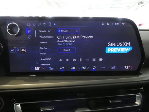 Used 2025 Chevrolet Traverse LT image 12