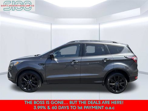 Used 2018 Ford Escape SE w/ SE Sport Appearance Package FWD image 3