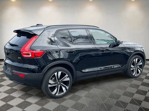 Used 2023 Volvo XC40 B4 Plus w/ Driver Assist Package image 3