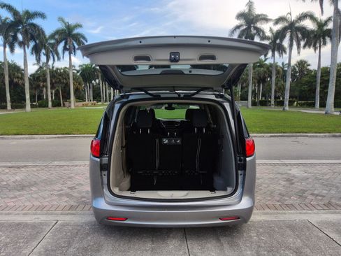 Used 2021 Chrysler Voyager Lxi FWD image 17