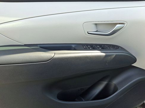 Used 2025 Hyundai Tucson SE image 16