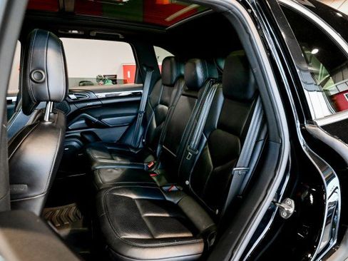 Used 2016 Porsche Cayenne image 19