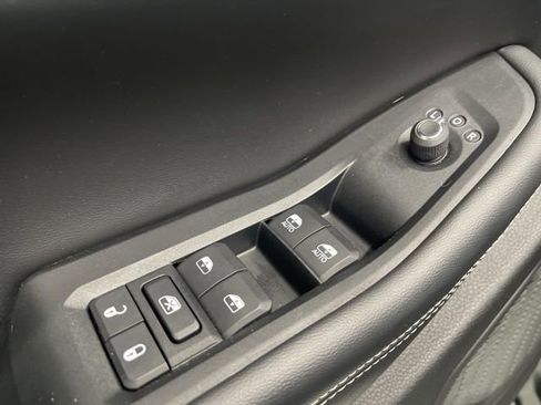 Used 2023 Jeep Grand Cherokee Limited image 21