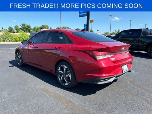 Used 2023 Hyundai Elantra SEL w/ Convenience Package FWD image 4