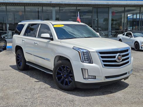 Used 2015 Cadillac Escalade Luxury AWD/4WD image 2