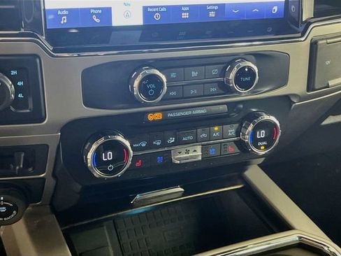 Used 2022 Ford F250 Lariat w/ Lariat Ultimate Package AWD/4WD image 16