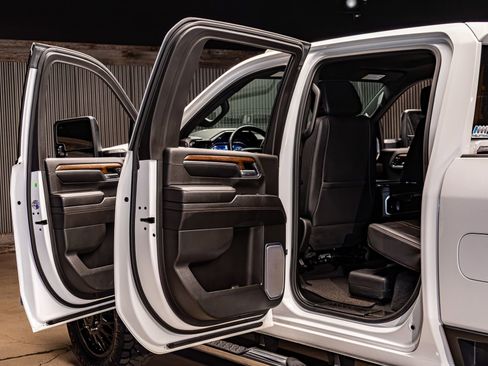 Used 2024 Chevrolet Silverado 3500 High Country w/ Technology Package image 30