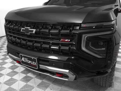 Used 2025 Chevrolet Suburban Z71 w/ Z71 Off-Road Package AWD/4WD image 32