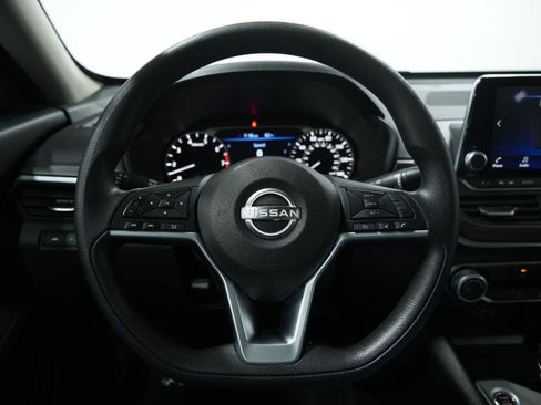 Used 2024 Nissan Altima 2.5 SV image 28