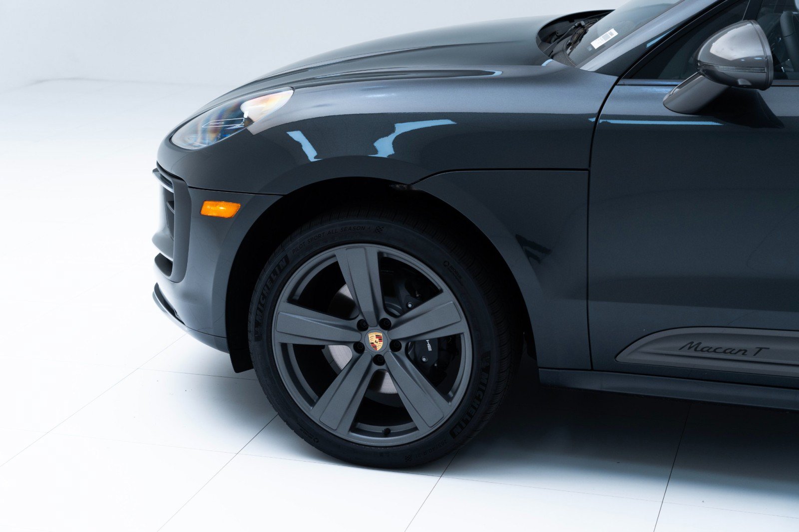 Certified 2025 Porsche Macan Turbo AWD/4WD image 11