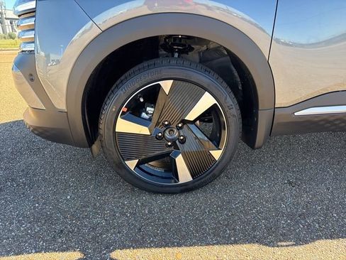 New 2026 Nissan Kicks SR w/ SR Premium Package image 8