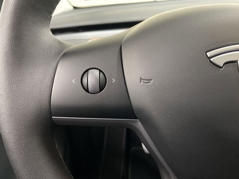 Used 2024 Tesla Model Y Performance image 19