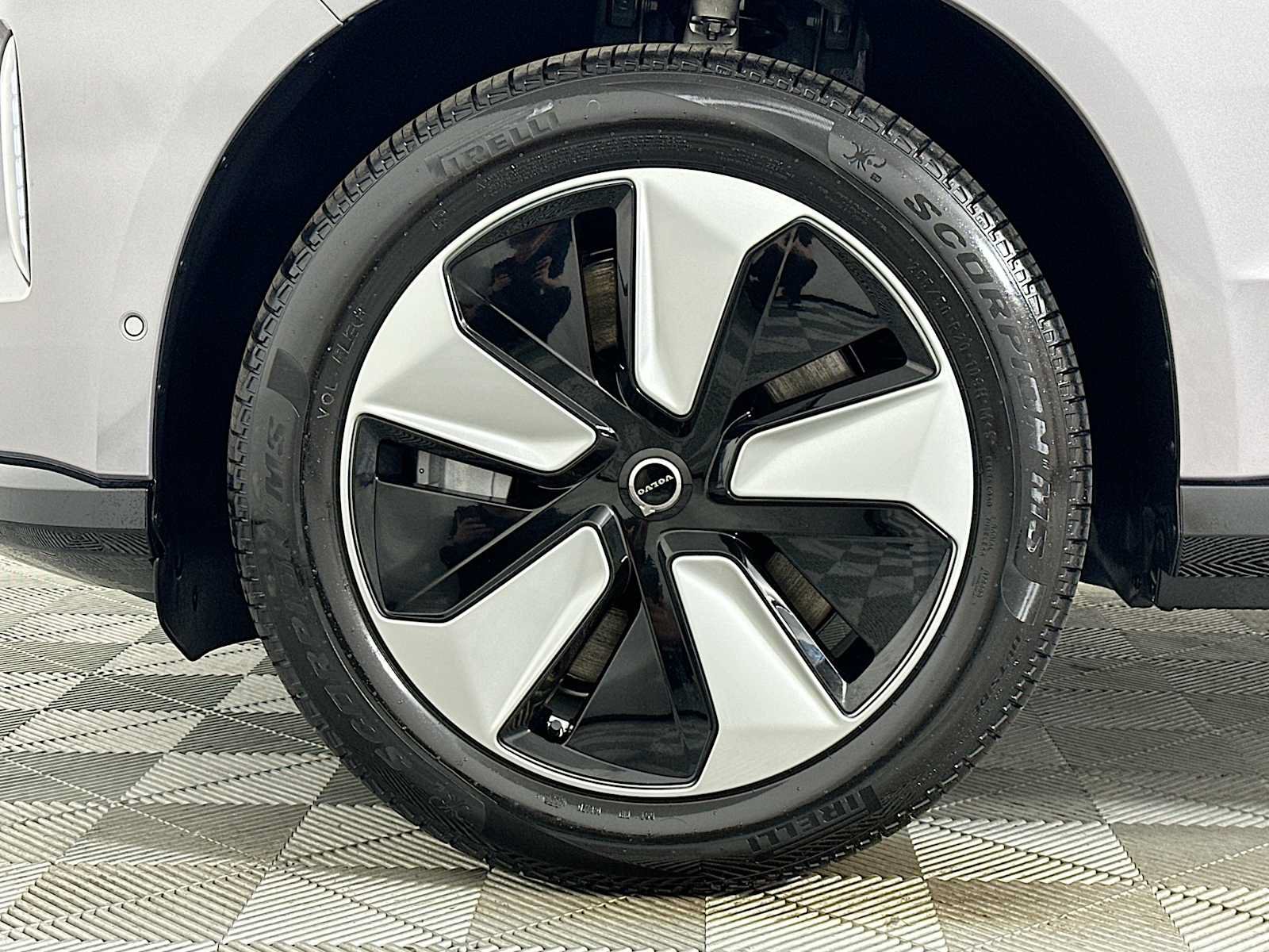 New 2026 Volvo EX90 Plus RWD image 30