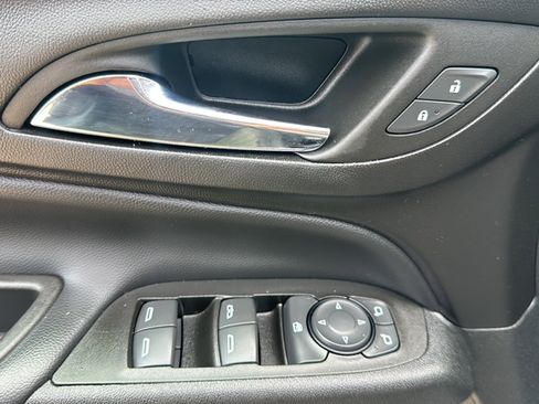 Used 2022 Chevrolet Equinox LT AWD/4WD image 16