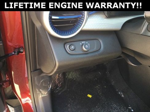 New 2025 Chevrolet Trax LT w/ Driver Confidence Package image 11