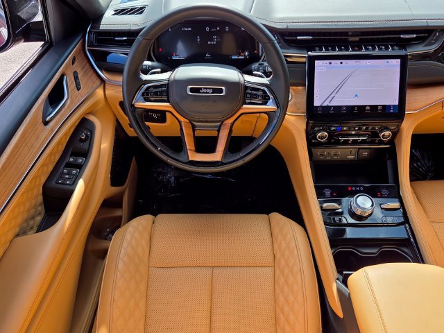 Used 2025 Jeep Grand Cherokee L Summit AWD/4WD image 16