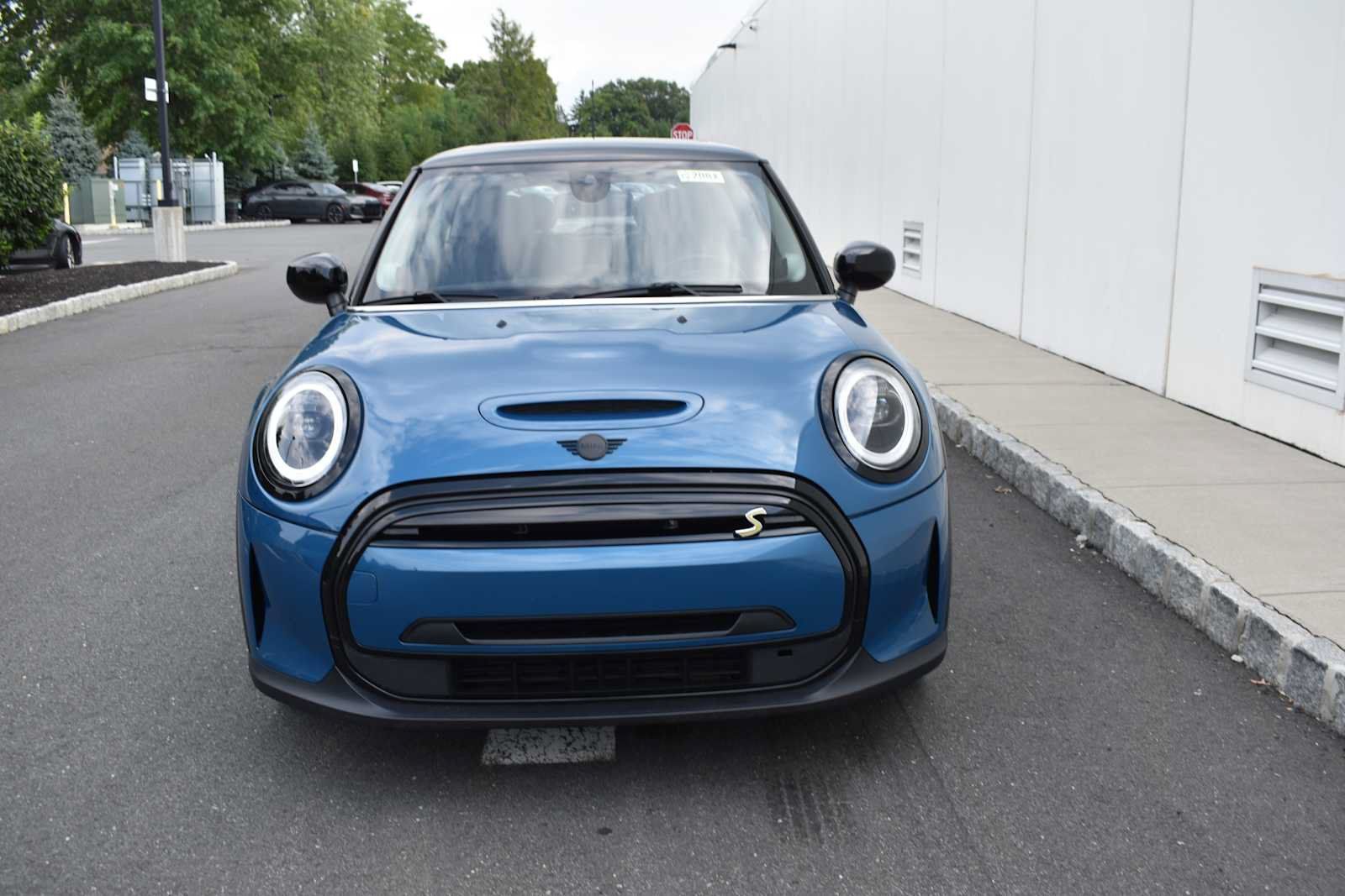 Used 2024 MINI Cooper SE FWD image 2