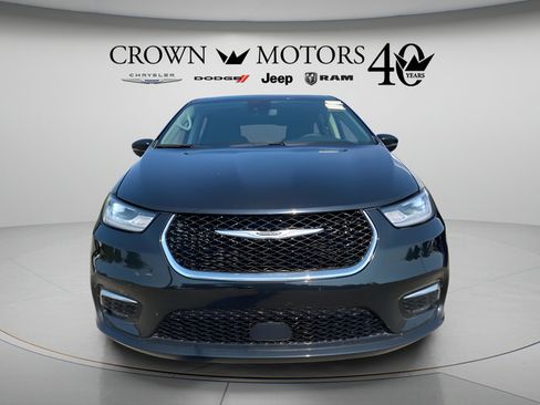 Used 2024 Chrysler Pacifica Limited FWD image 7