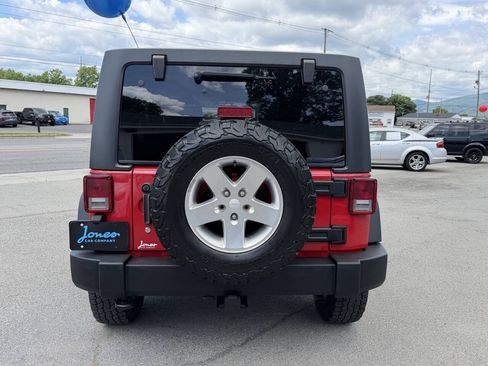 Used 2013 Jeep Wrangler Unlimited Sport AWD/4WD image 10